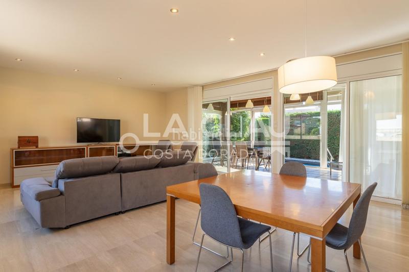 Foto 58418ed0-8ce0-47ba-aa27-a7d6cf1960ba. Casa con riscaldamento parcheggio in Els Ametllers Cambrils