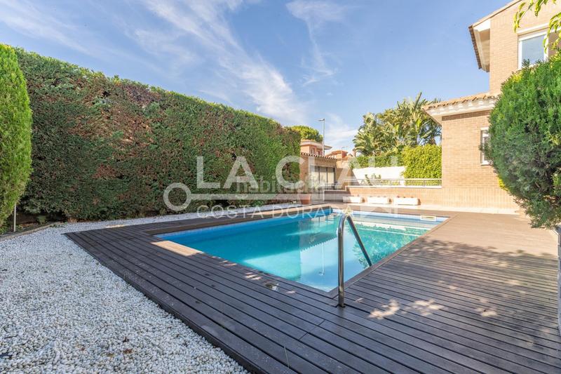 Foto 80d83f0e-029f-46f2-8f20-5963adbf34d4. Casa con riscaldamento parcheggio in Els Ametllers Cambrils