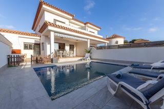 Casa a schiera  De cadis 89b. Casa pareada con piscina en miami platja