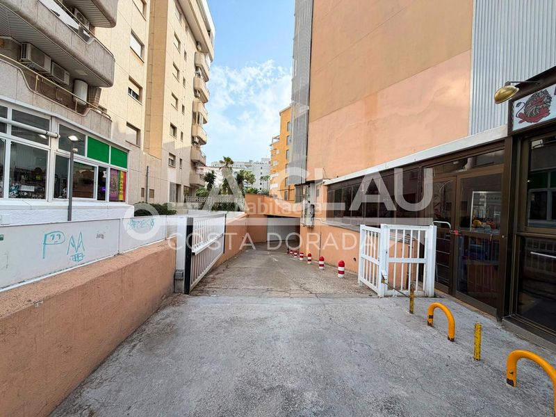 Foto b271ec68-fe28-46ad-b96d-6b002a9a7280. Aparcament cotxe a d'amposta 16 a Mar i Camp - Platja dels Capellans Salou