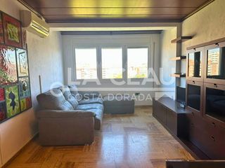 Lloguer Pis  De ramón y cajal 51. Amplio piso de 3 habitaciones, parking, amueblado y excelente ub