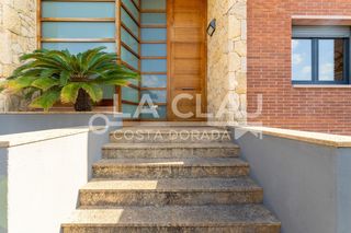 Chalet à La Mora. Chalet de diseño exclusivo en la móra arquitectura, luz, natural