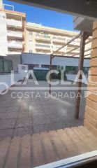 Flat in Manuel de falla 3. Oportunidad para inversores vivienda en venta con patio de 75 m