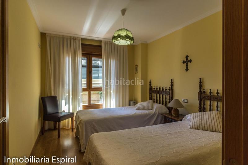 Foto 3bb0379e-f32f-4ea5-b891-2a8354d94524. Apartament amb calefacció aparcament a Noalla Sanxenxo