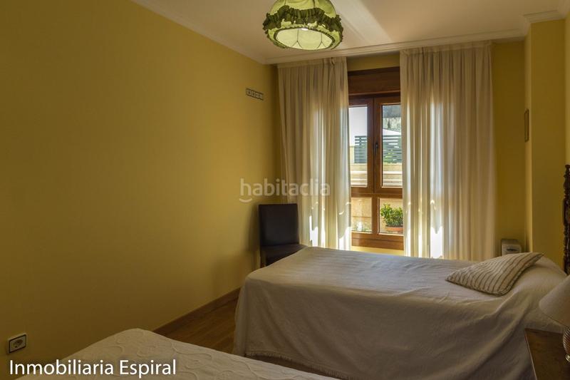 Foto b7c816d4-1426-485c-be3d-2f5185a7ff9f. Apartament amb calefacció aparcament a Noalla Sanxenxo