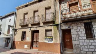 Casa a Cenicientos. Casa adosada en venta en calle larga, cenicientos