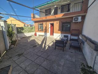 Reihenhaus in Aldea del Fresno. Casa adosada centro aldea del fresno