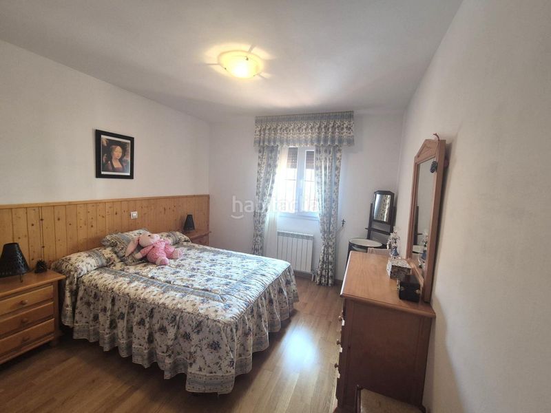 Foto 11a9bae3-3e92-430b-802f-91739583a4a4. Casa adossada amb aparcament a Villa del Prado