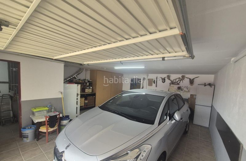 Foto 1b35f6fe-1f1f-463b-8442-5186f2653b7b. Casa adossada amb aparcament a Villa del Prado