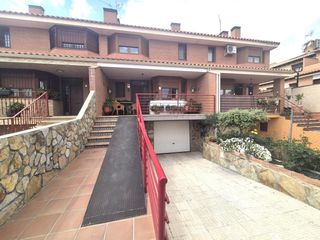 Casa adossada a Villa del Prado. Adosado en villa del prado