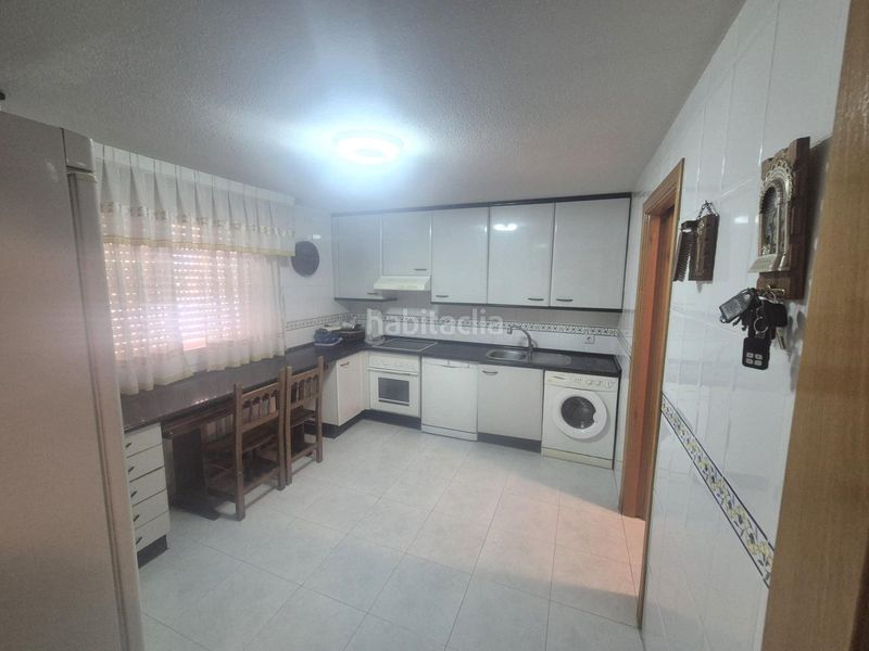 Foto 07cc4542-89c3-4367-a991-eaf7410bba75. Casa adossada amb calefacció aparcament piscina a Navalcarnero