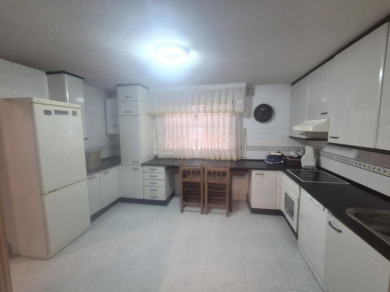 Foto 9c9720c1-71b6-41e1-b9e6-b747af30e586. Casa adossada amb calefacció aparcament piscina a Navalcarnero