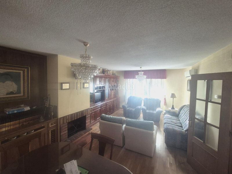 Foto b3dfda76-d58b-4411-96fe-938a4b519e37. Casa adossada amb calefacció aparcament piscina a Navalcarnero