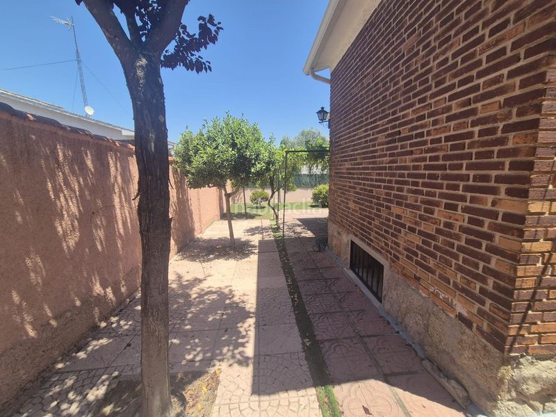Foto 0f3375f7-4485-48c4-acac-880562c74130. Xalet amb calefacció aparcament piscina a Aldea del Fresno