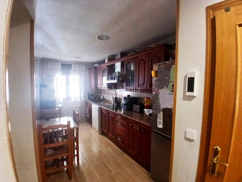 Foto b1ce5b1a-914b-4407-9e7c-4cce9a0127ad. Casa adossada amb calefacció a Aldea del Fresno