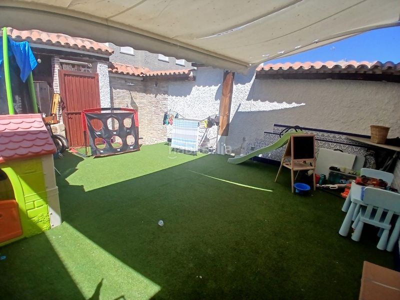 Foto b6db62f9-dfba-40c6-9ad4-8b9e11090535. Casa adossada amb calefacció a Aldea del Fresno