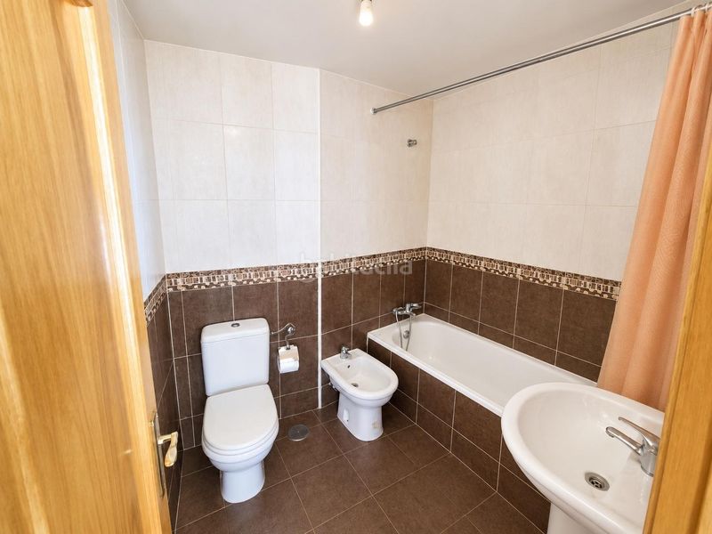 Foto 4f1ffd9a-dd2d-4527-8352-4c1038d9b71e. Casa adossada amb calefacció aparcament a Aldea del Fresno