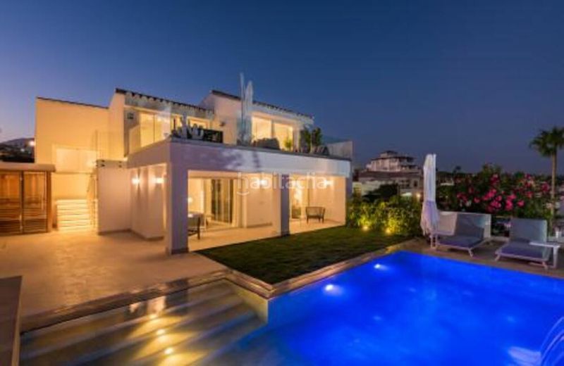 Foto 382ab3fa-b4e3-45ca-a1e7-46d53cf1c1aa. Casa amb aparcament piscina a Guadalobón Estepona