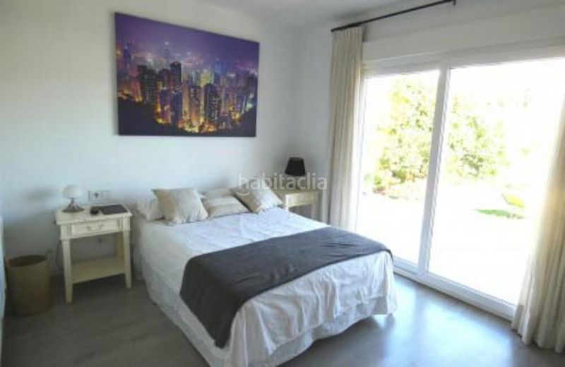 Foto e0fadba5-0d3a-47ee-b564-50210c43d149. Casa amb aparcament a Nueva Alcántara Marbella