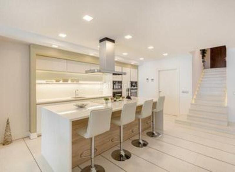 Foto 0416836e-f64c-47a3-bdf1-96f7d65bdebe. Rent ground floor with parking pool in Puerto Banús Marbella
