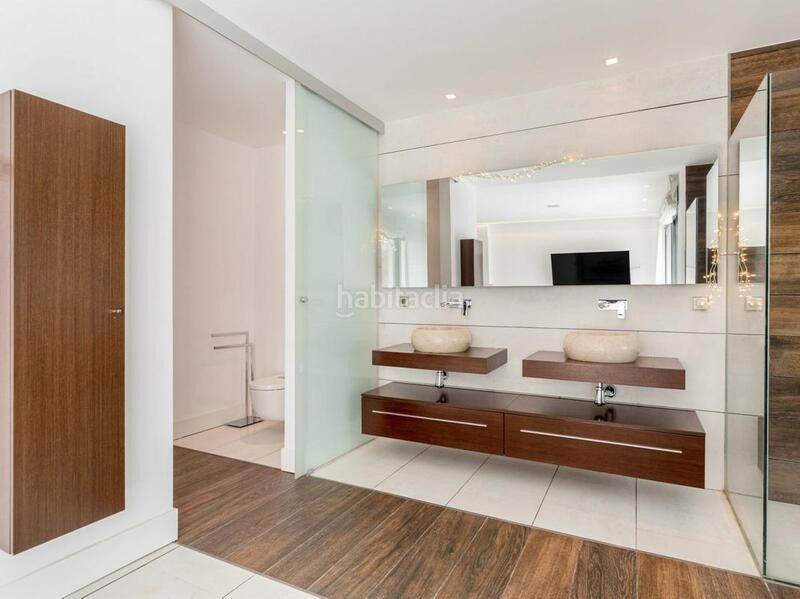 Foto 72dc9a92-92f9-4f6f-abe4-2f79b4b4ab7c. Rent ground floor with parking pool in Puerto Banús Marbella