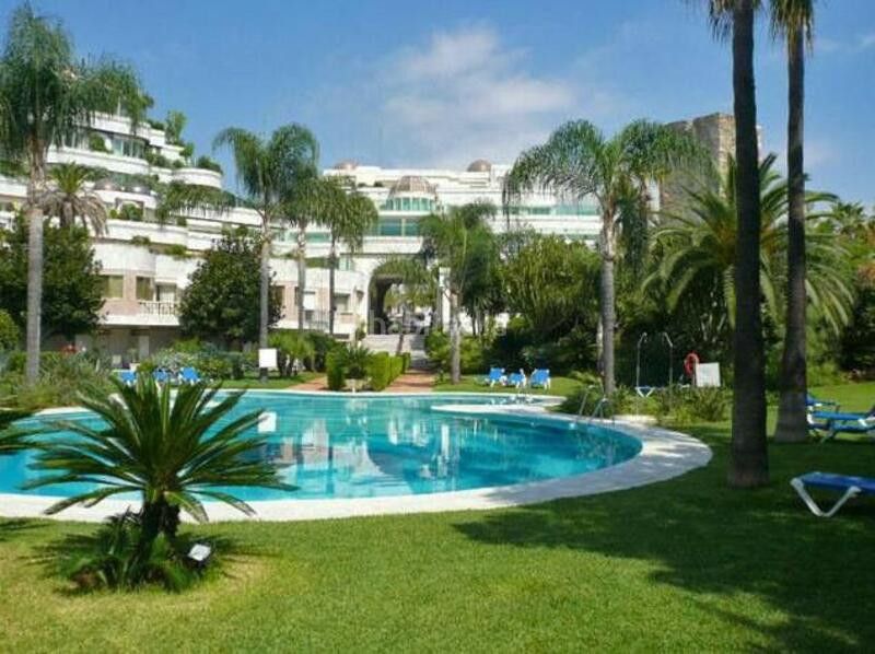 Foto f084b99e-0379-447d-a6c2-263195d56a05. Rent ground floor with parking pool in Puerto Banús Marbella
