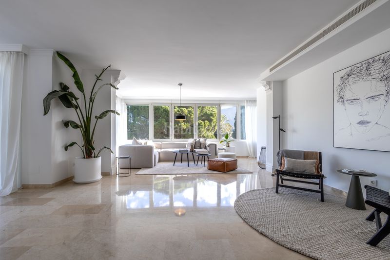 Foto ab1d0e7a-adff-4f88-a829-fb385a86181e. Casa amb aparcament piscina a Las Brisas Marbella