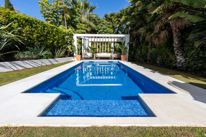 Foto d5bad9cd-fee9-4e9b-8e07-867106ed5a9e. Casa amb aparcament piscina a Las Brisas Marbella