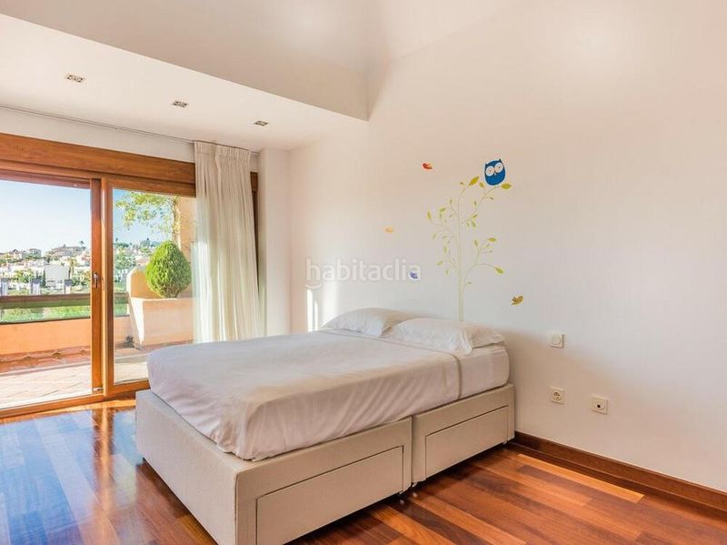 Foto ed688f50-7798-43b6-86dd-3036cd92f7c1. Àtic amb aparcament piscina a Paraiso - Barronal Estepona