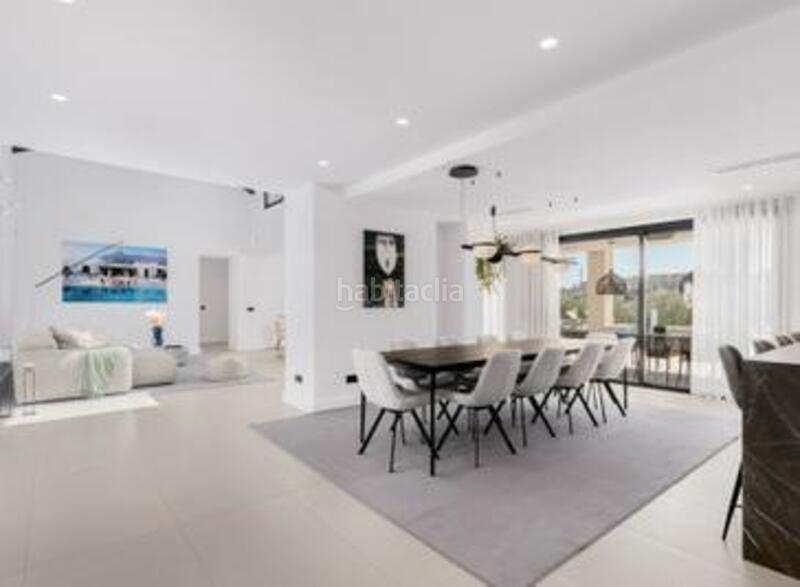 Foto b8e1cf54-bade-4311-ae6f-3b981ff2bb9a. Casa en n/a lujo en Los Naranjos Marbella