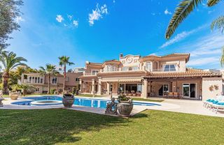 Casa a Casiopea-haza del conde 24. Villa zañalita  mansión en nueva andalucía con vistas panorámica