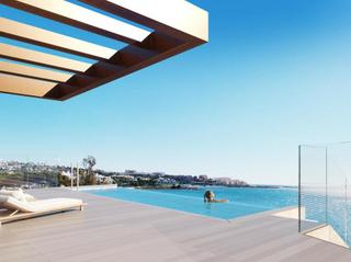 Apartamento en Urbanizacion bahia de estepona 152b. Primera linea de playa