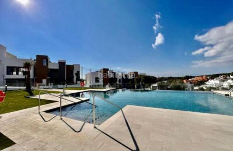 Foto 4026ddf5-46b4-4724-bed8-e6b986de61be. Planta baixa amb aparcament piscina a Cabopino - Artola Marbella