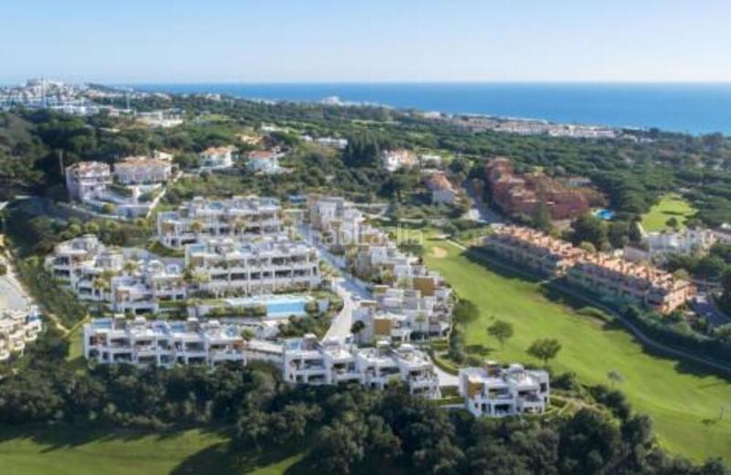 Foto a6fe3dcd-b11d-40a4-9dbb-26198488f737. Rez-de-chaussée avec parking piscine dans Cabopino - Artola Marbella