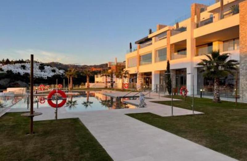 Foto f5b1fcb7-6f5b-4cc3-8976-fb4061a79892. Rez-de-chaussée avec parking piscine dans Cabopino - Artola Marbella