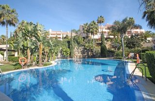 Apartament a Los Naranjos. Magnífico apartamento con vistas panorámicas al mar en nueva and