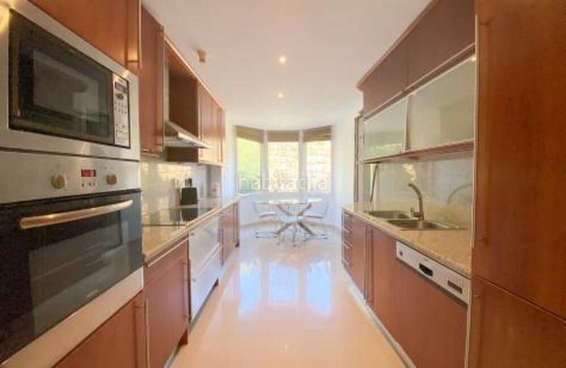 Foto 17dec384-b960-44d1-8e27-9e26940b5a50. Apartament amb aparcament piscina a Los Naranjos Marbella
