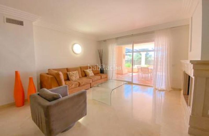 Foto 484b2a4b-94ba-4398-a5f1-41c2b7e8ba18. Apartament amb aparcament piscina a Los Naranjos Marbella