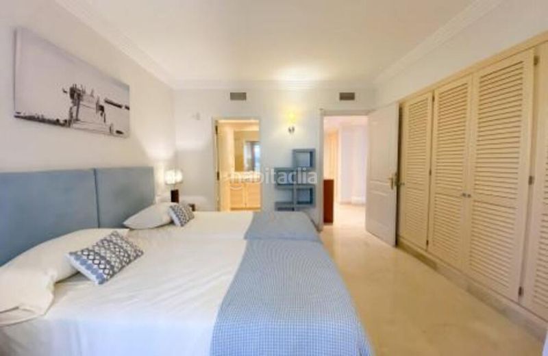 Foto 5eca65ee-ddba-4b8a-8378-8b5e67b64790. Apartament amb aparcament piscina a Los Naranjos Marbella