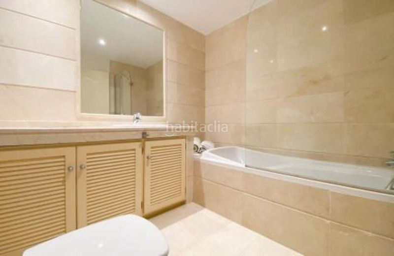 Foto 88c067e5-7a37-4d8f-a91b-f9b1b726024e. Apartament amb aparcament piscina a Los Naranjos Marbella