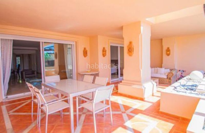Foto d4d67ac3-c050-4f7c-982f-5774f62282ca. Apartament amb aparcament piscina a Los Naranjos Marbella