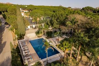 Casa a Vial camino 164. Villa en venta en hacienda las chapas, marbella este
