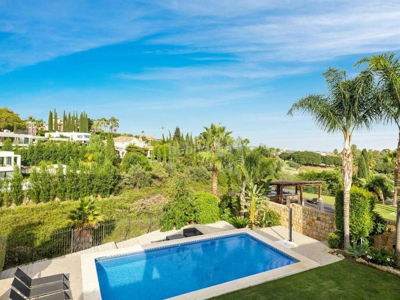 Foto 31d6229d-cc3e-46ff-955c-6503326c2c59. Casa amb aparcament piscina a Los Naranjos Marbella