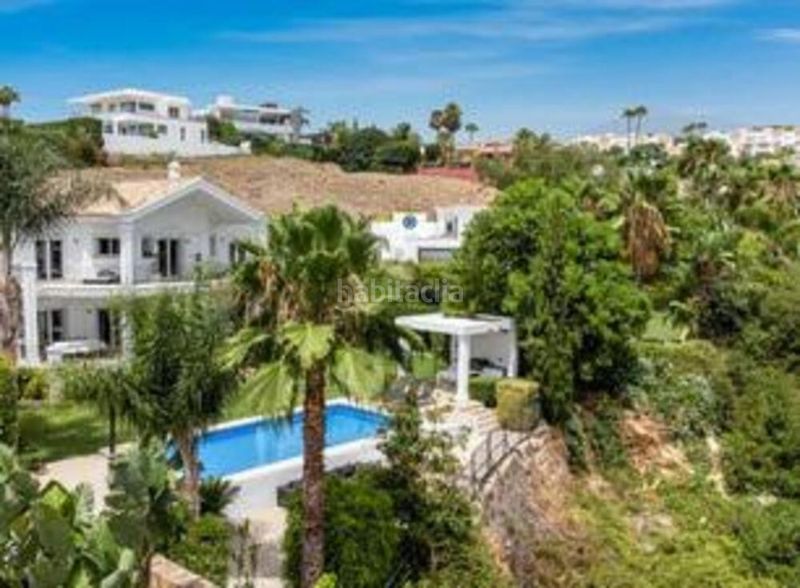 Foto 42dd20b7-c4d5-4414-8078-0e4b44f02251. Casa amb aparcament piscina a Los Naranjos Marbella