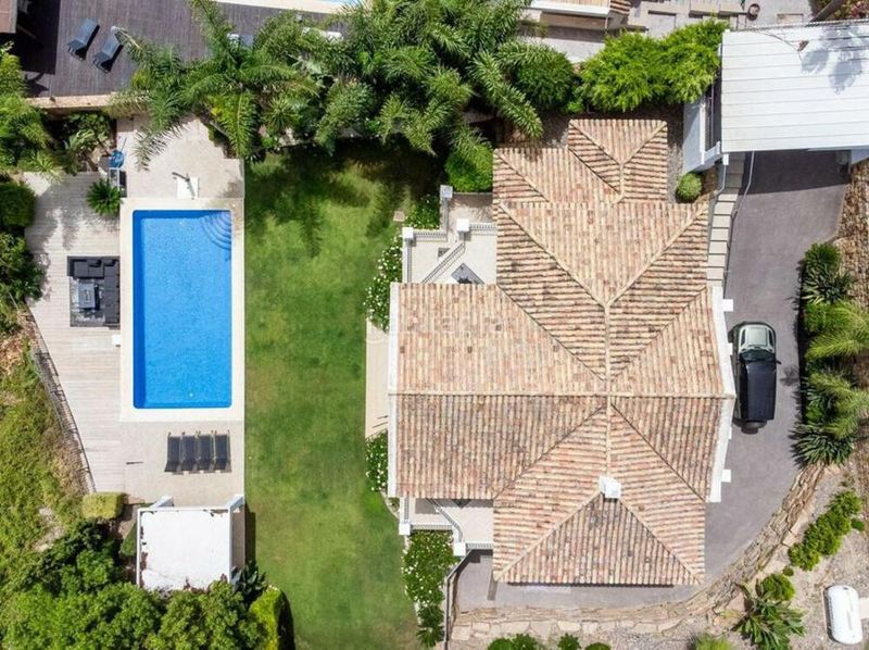 Foto 48b6310c-02b9-472d-aa11-f1629d408c2a. Casa amb aparcament piscina a Los Naranjos Marbella