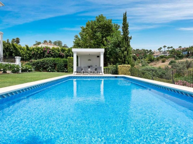 Foto 8bd6e27d-43ad-490b-b763-7bb05e851c2c. Casa amb aparcament piscina a Los Naranjos Marbella