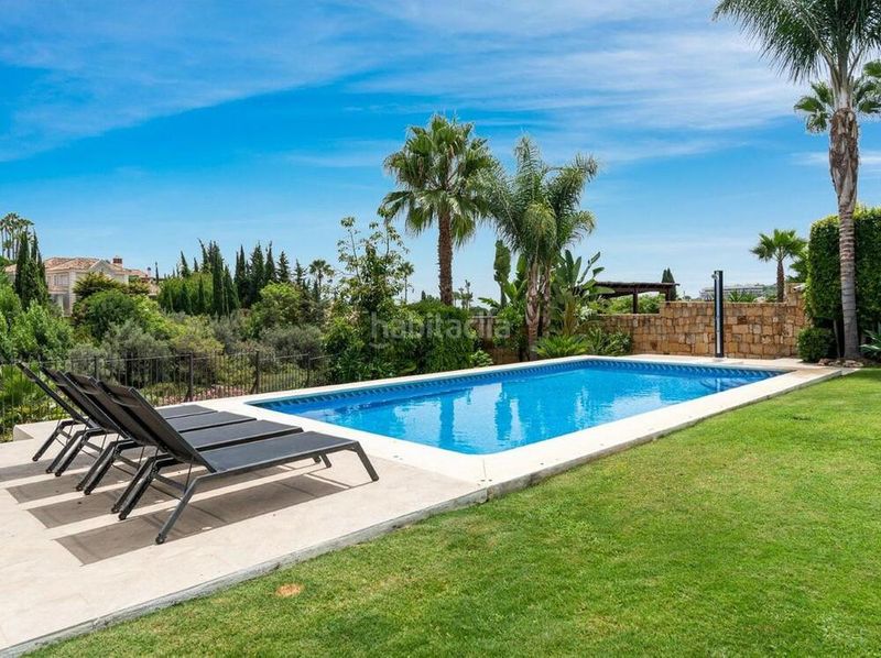 Foto d2a719b3-74db-47c1-9b38-74b7198ba3a7. Casa amb aparcament piscina a Los Naranjos Marbella