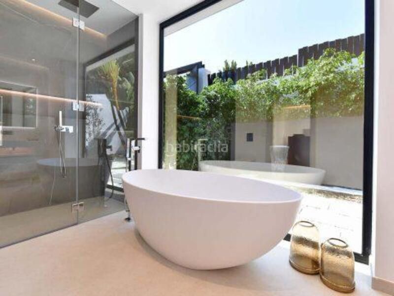 Foto 6f8c82f2-9e09-4b92-b762-7e74b07cf4e8. Location maison avec parking piscine dans Las Brisas Marbella