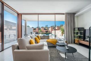 Casa aparellada a Calle maría zambrano 99. Villa adosada de lujo en altos de puente romano, marbella golden