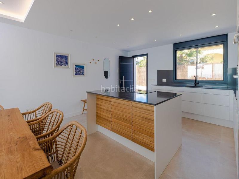 Foto b4df5fb9-3f45-4b8c-80a2-94638590dd6f. Casa amb aparcament piscina a la cala Mijas Mijas